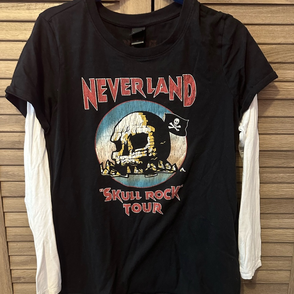 Hot Topic Disney Peter Pan Neverland Skull Rock Tour Concert Long Sleeve Twofer